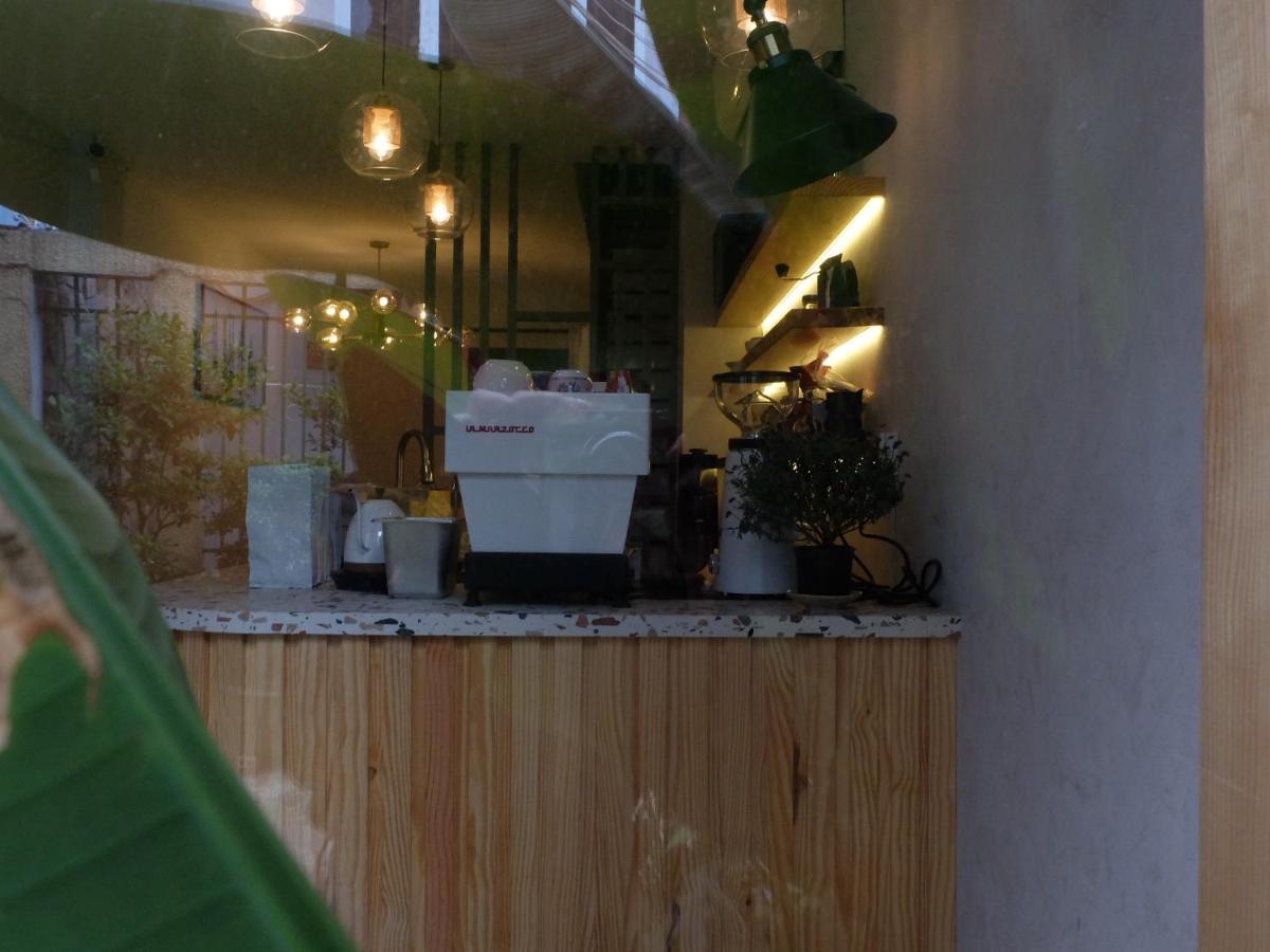 Half Coffee N Dorm Hostel Ho Chi Minh-stad Buitenkant foto